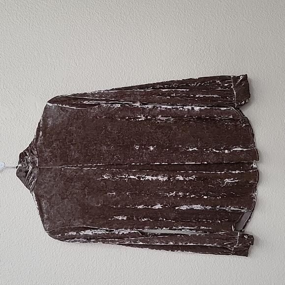 L'agence green v- neck long sleeve button up top, size Small. Great condition - Picture 5 of 8